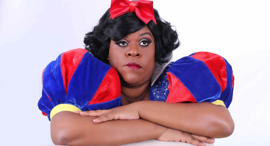 Cacau Protásio vive uma Branca de Neve triste no teatro