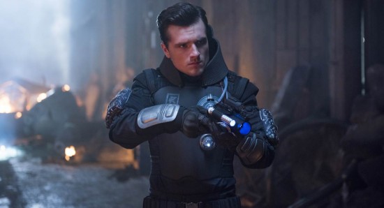 Josh Hutcherson na série Future man, da Fox Premium