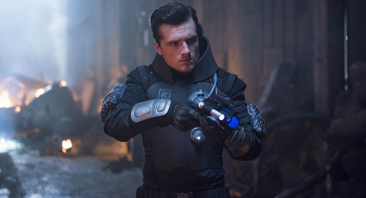 Josh Hutcherson na série Future man, da Fox Premium