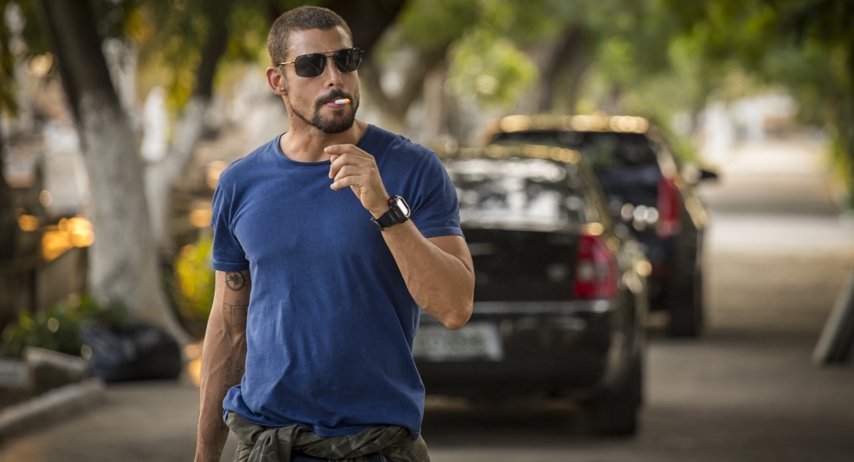 O personagem André estava sempre com um cigarro em O caçador