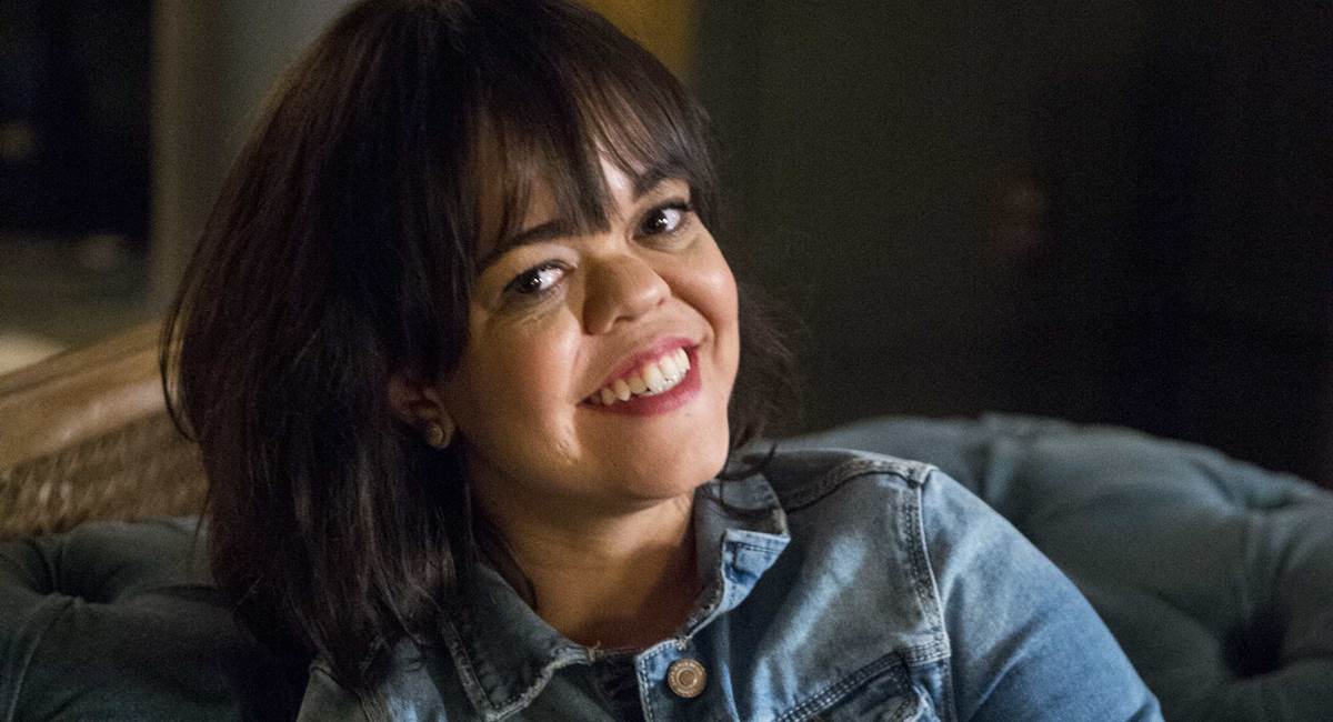 Juliana Caldas como Estela em O outro lado do paraíso