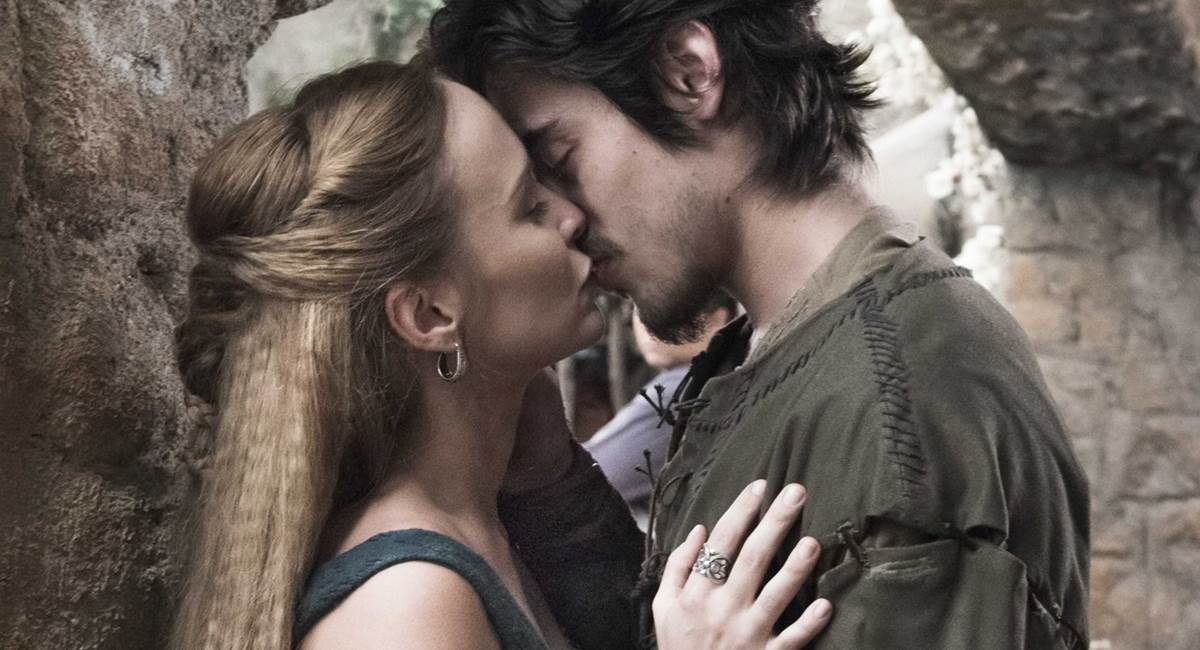 Diana e Tiago engataram um romance recentemente em Deus salve o rei