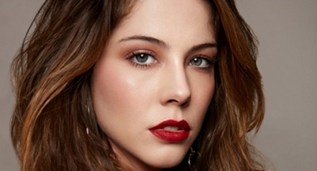 Bia Arantes conta que já se acostumou com o cenário virtual de Deus salve o rei