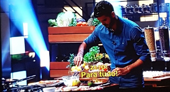 Vinícius fez torta de maçã para os jurados e deu certo!