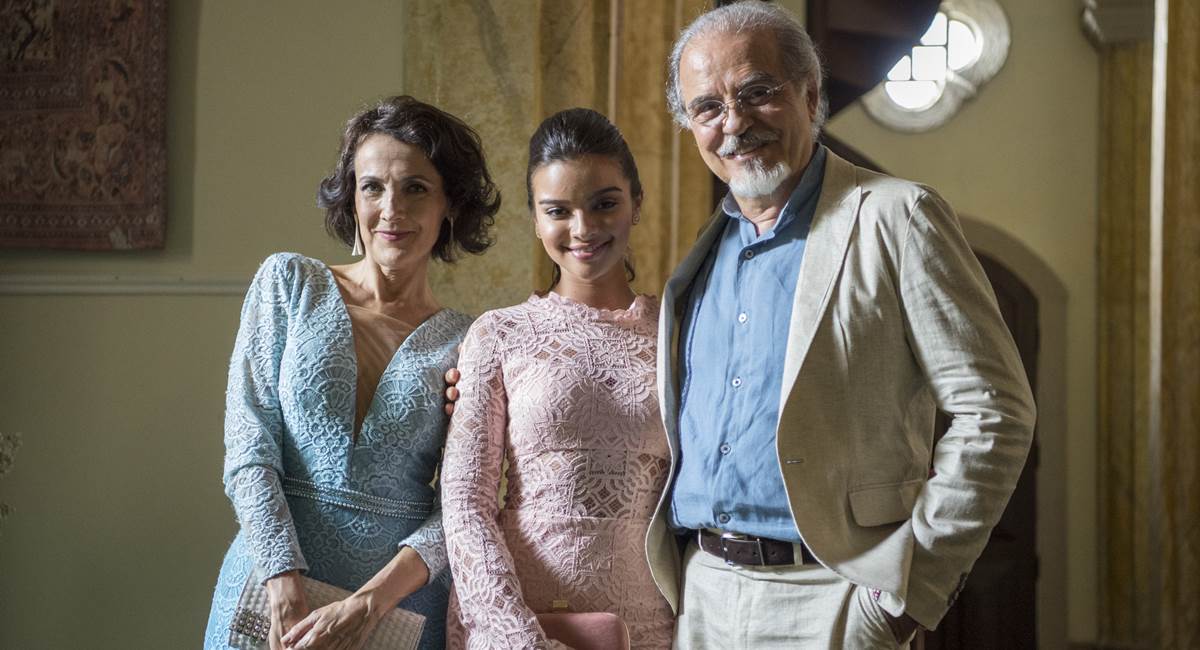 Isabel (Ana Barroso), Raul (Genézio de Barros) e Melissa (Gabriella Mustafá). Crédito: Raquel Cunha/Divulgação
