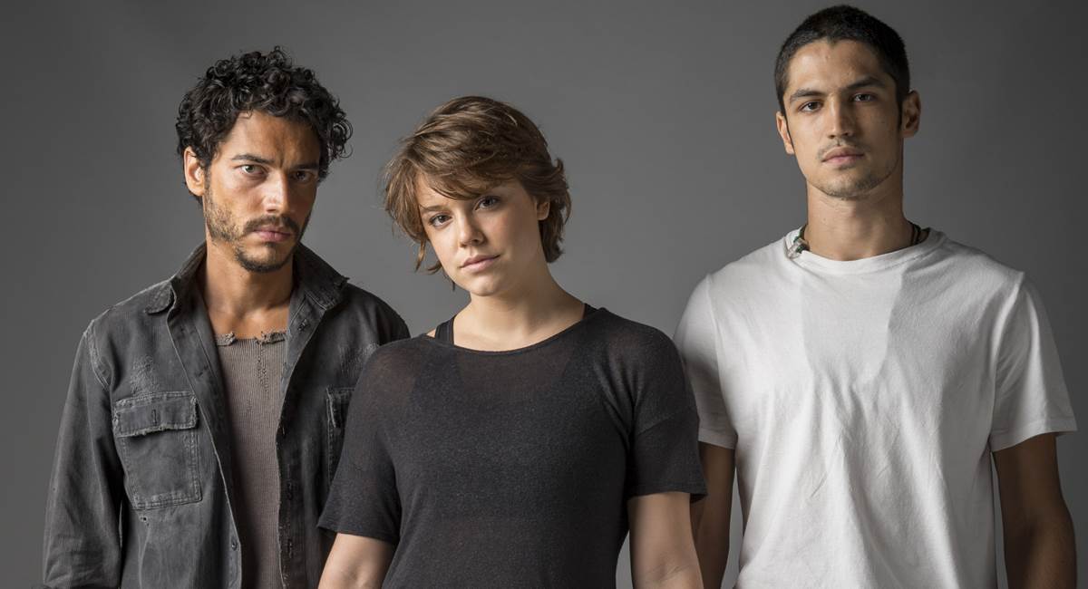 Simplício (Lee Taylor), Maria (Alice Wegmann) e Hermano (Gabriel Leon) em Onde nascem os fortes. Crédito: Estevam Avellar/Divulgação
