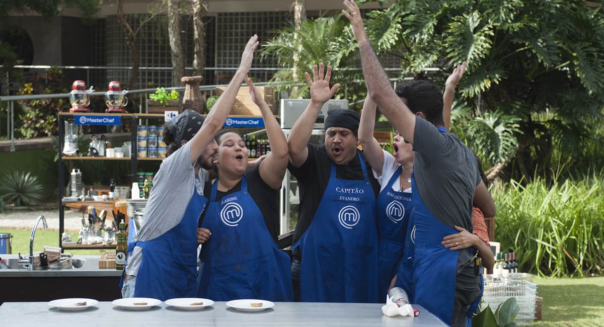 Os aventais azuis antes da prova do MasterChef