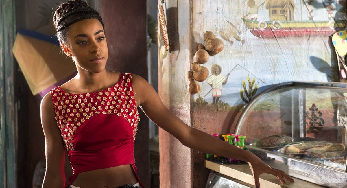 Como Sophie em Velho Chico: estreia na televisão brasileira