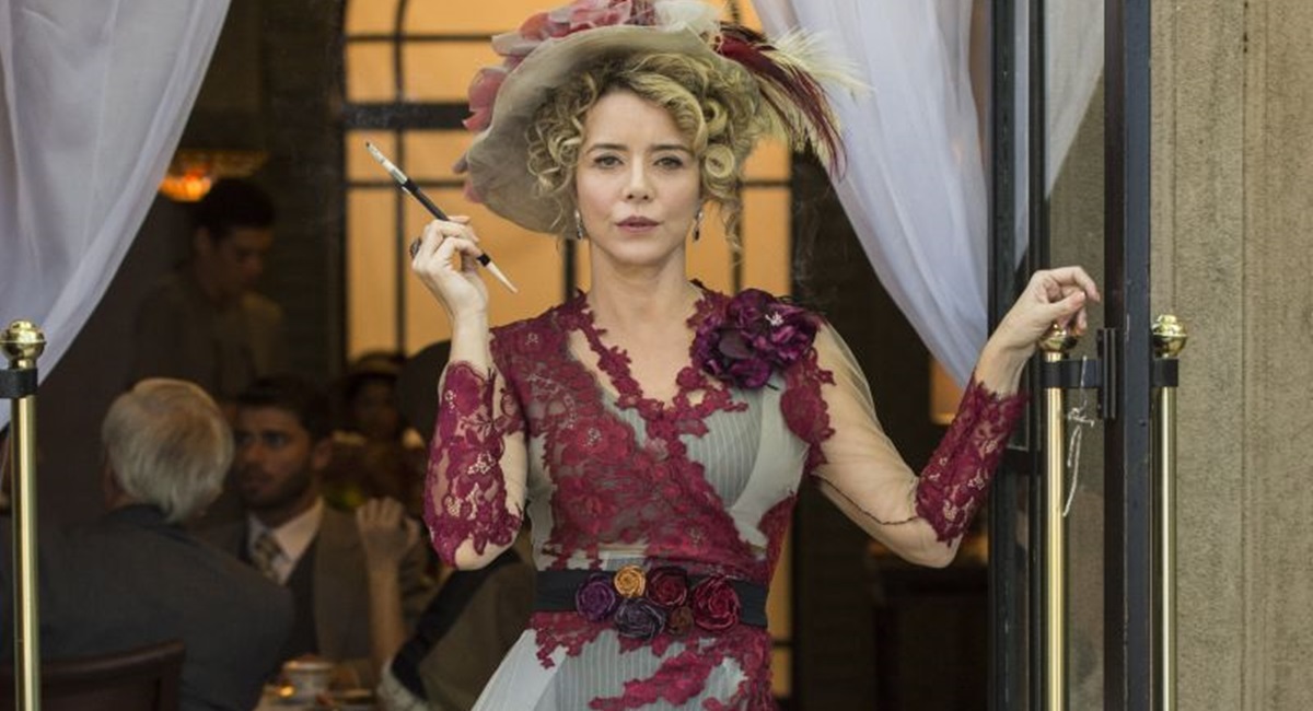 Christine Fernandes como Josephine na novela Orgulho e paixão