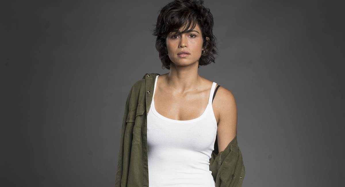 Atriz Nanda Costa como Maura em Segundo sol