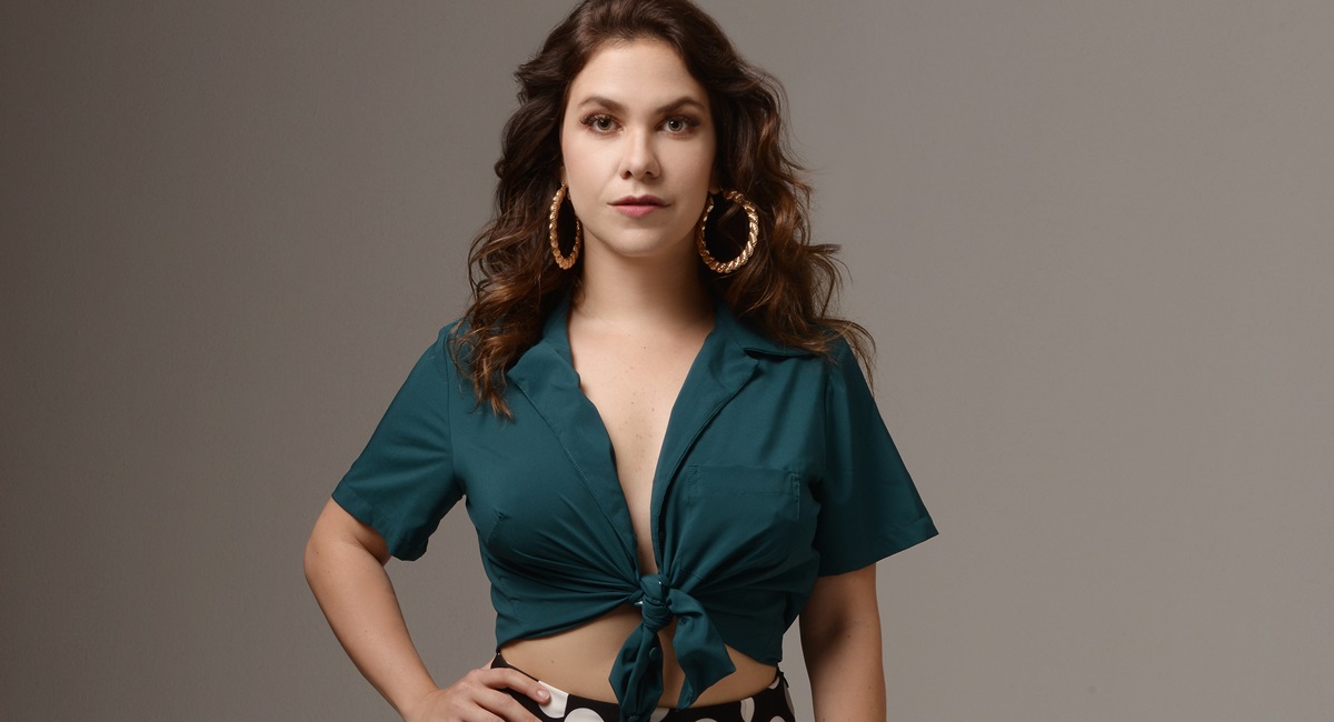 Thaís Müller é atriz, produtora e estilista