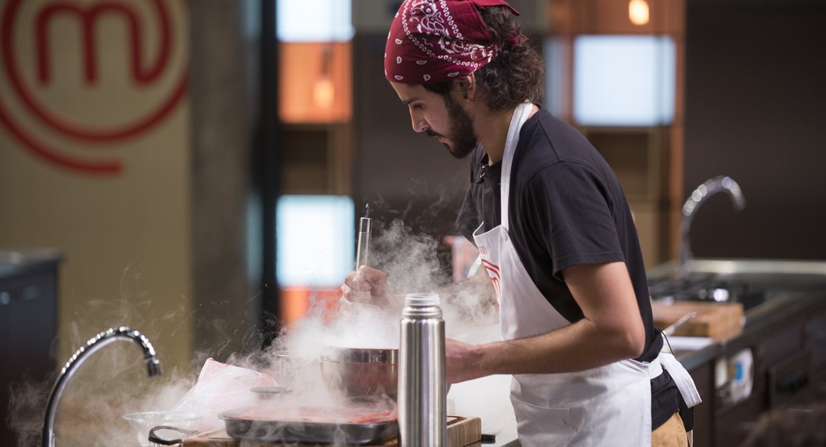 Hugo se divertiu e, mais leve, foi o primeiro a se classificar para final do MasterChef