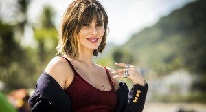 Betina ( Cleo ) é noiva de Samuca e fica com ciúmes quando o rapaz se encanta por Marocas