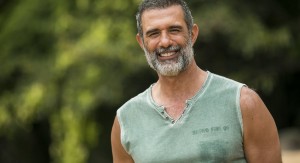 Marino (Marcos Pasquim) é um pescador que mora na ilha onde Marocas e Samuca vão parar