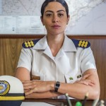 Waleska (Carol Castro) é a designada pela Marinha para investigar os congelados