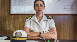 Waleska (Carol Castro) é a designada pela Marinha para investigar os congelados