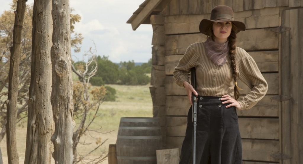 Alice é uma das mulheres que comandam La Belle, cidade onde se passa Godless