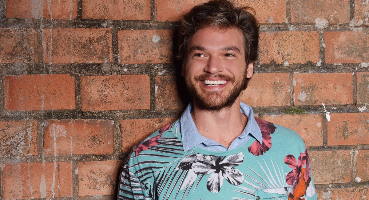 Emilio Dantas se sente mais à vontade com personagens ligados à música