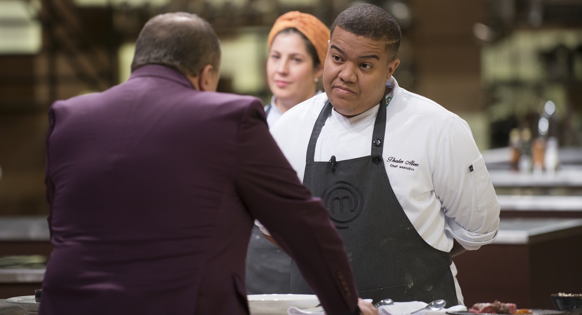 Thales é avaliado por Erick Jacquin no MasterChef