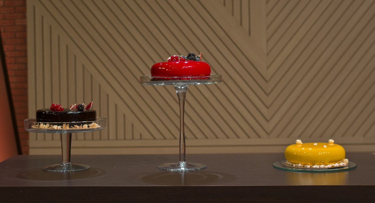 Fazer bolo espelhado era o desafio dos chefs que disputam o MasterChef