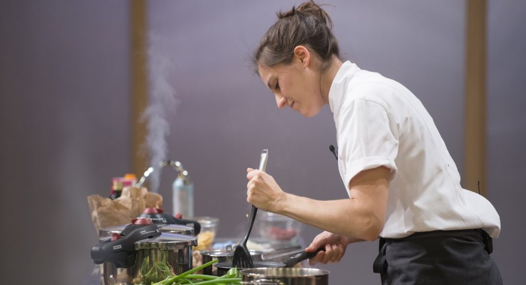 Manu fez vários processos na prova de eliminação do MasterChef