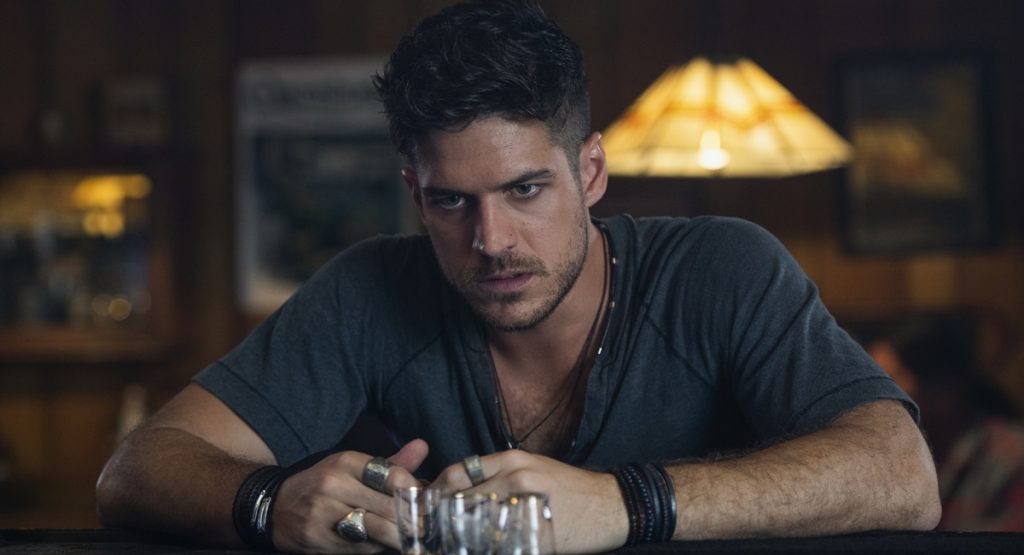 Marco Pigossi se sai bem como Dylan em Tidelands