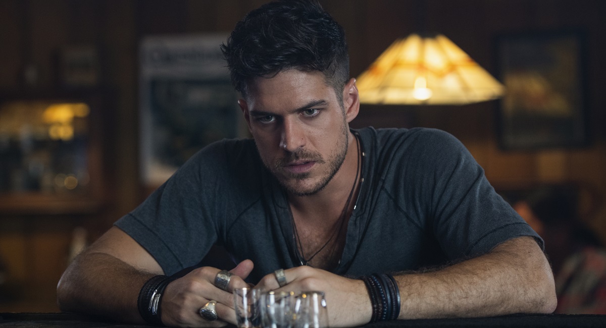Marco Pigossi se sai bem como Dylan em Tidelands