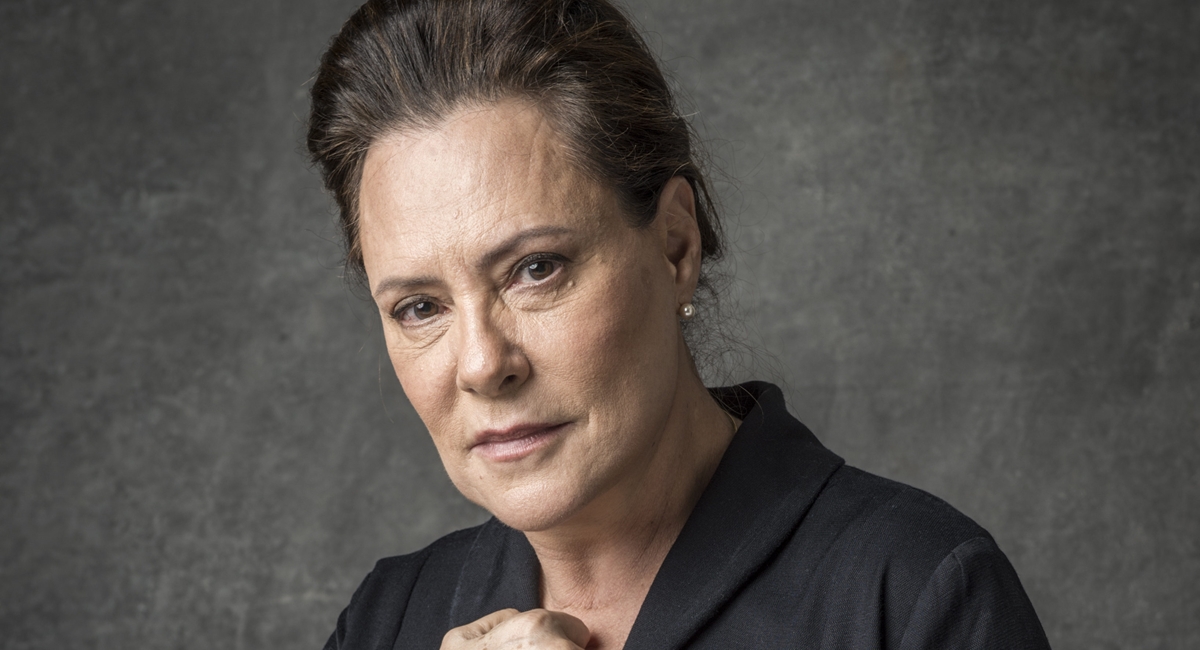 Elizabeth Savalla como Mirtes
