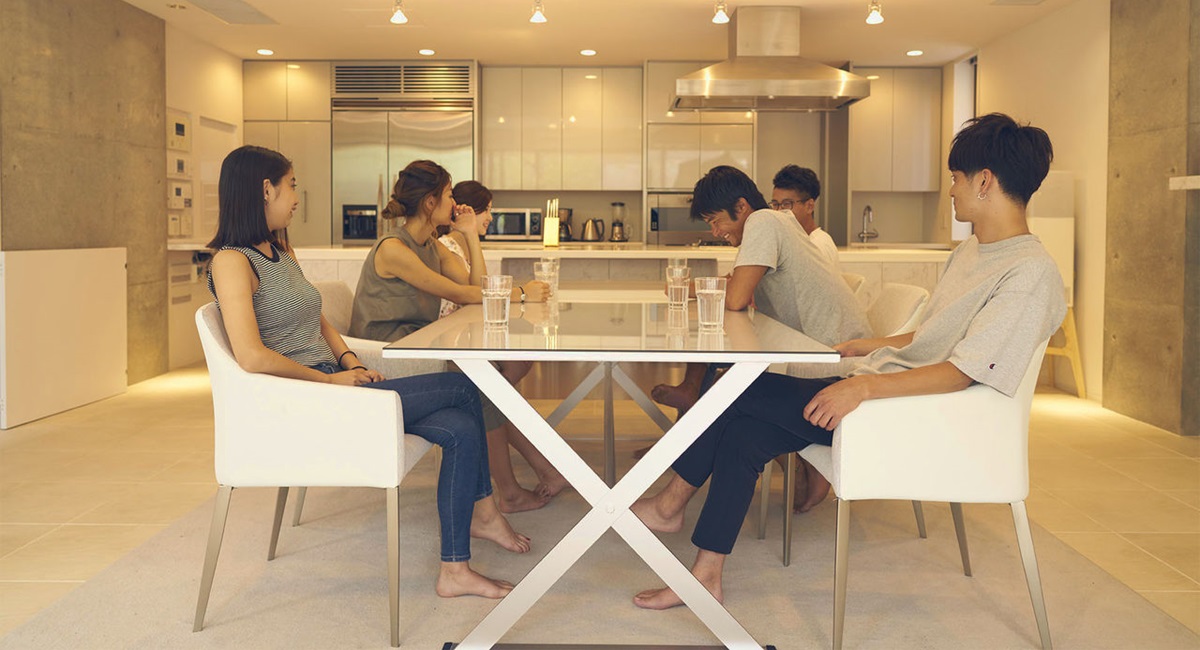 Terrace house: boys & girls in the city