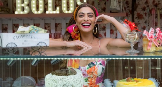 Juliana Paes como a personagem Maria da Paz de A dona do pedaço