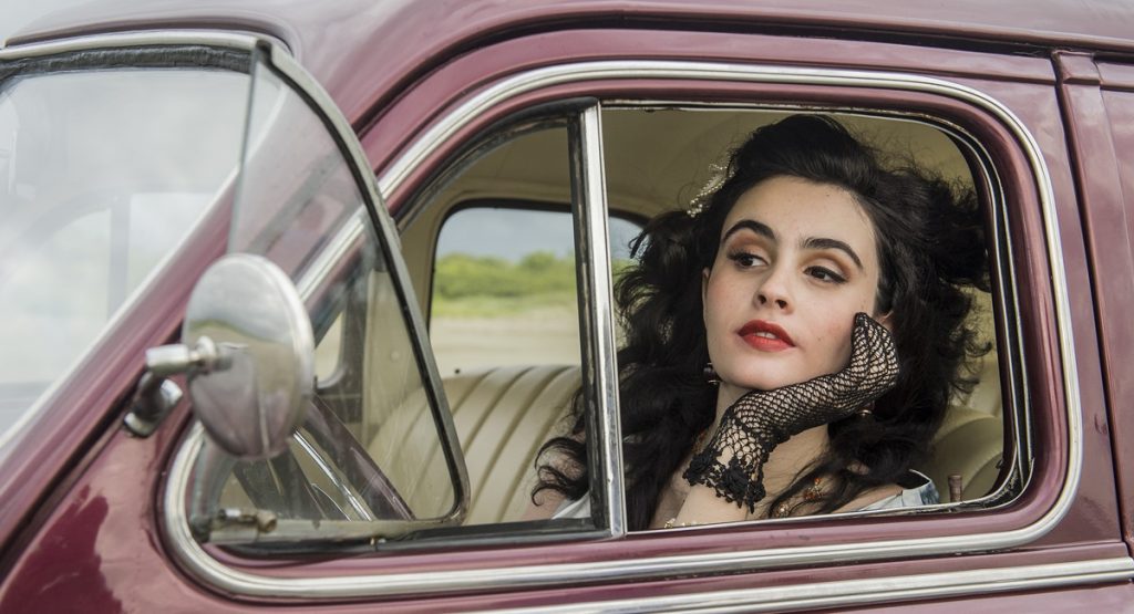 Valentina Herszage em cena da minissérie Hebe