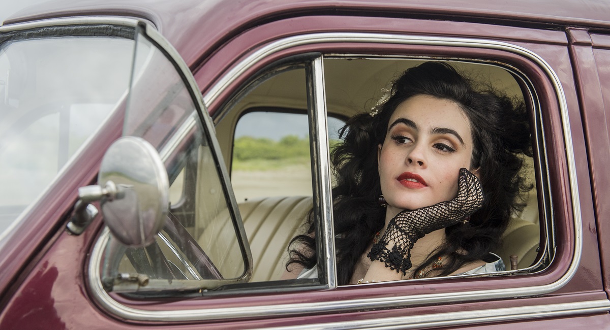 Valentina Herszage em cena da minissérie Hebe