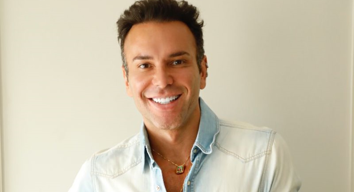 Apresentador Matheus Mazzafera
