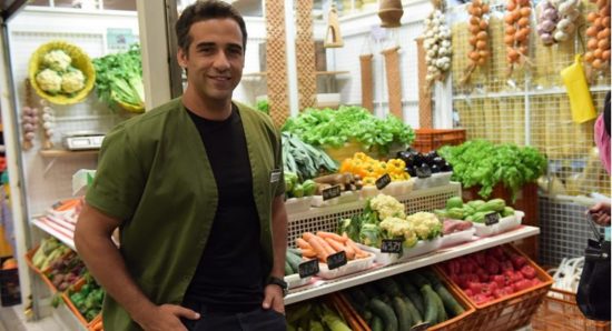 Rafael Sardão como Miguel, protagonista da novela Amor sem igual