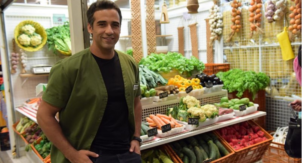 Rafael Sardão como Miguel, protagonista da novela Amor sem igual
