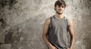 Felipe Simas em Totalmente demais
