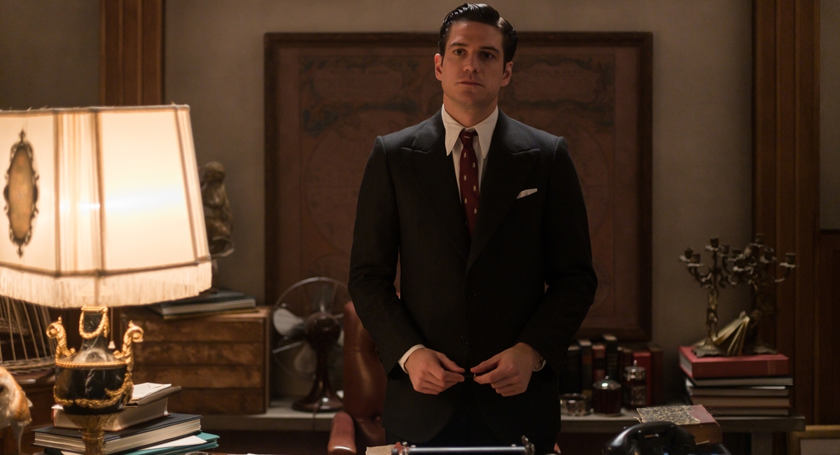 Marco Pigossi como Fábio em Alto mar, segunda série dele na Netflix