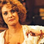 Eliane Giardini como Santinha na novela A indomada