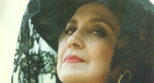 Eva Wilma como Altiva na novela A indomada