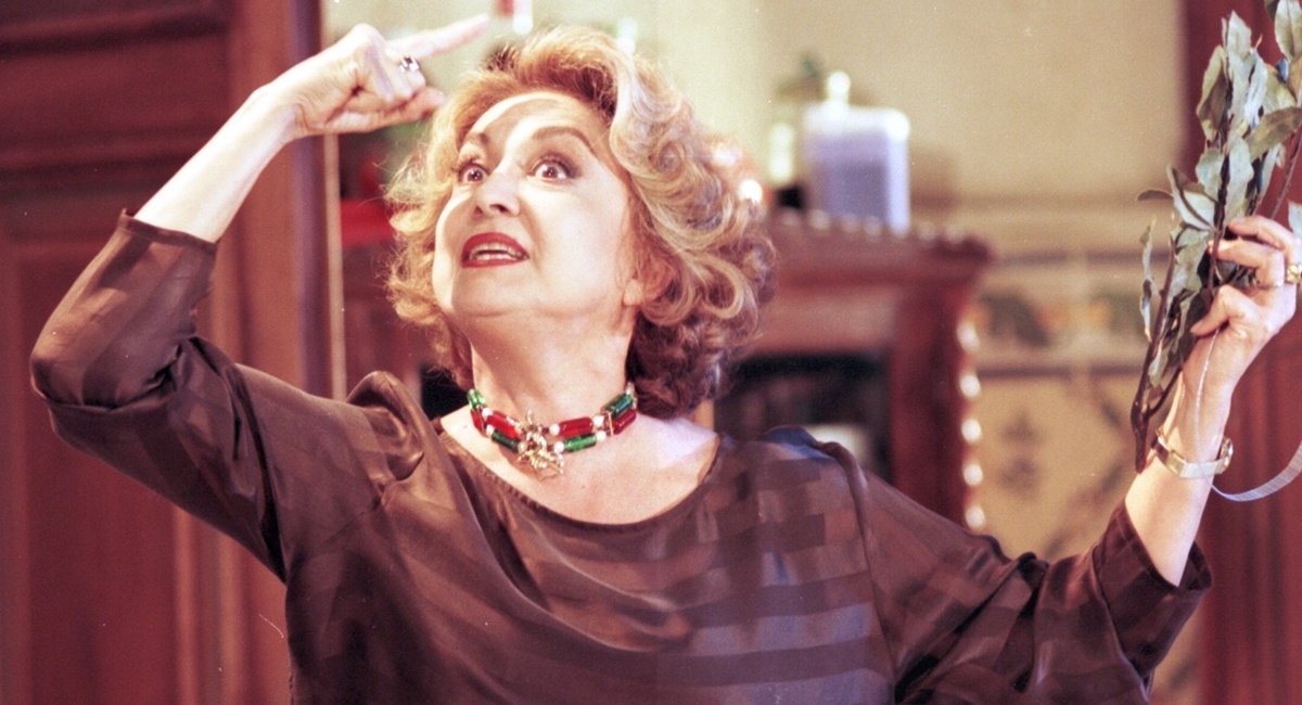 Eva Wilma como Altiva na novela A indomada