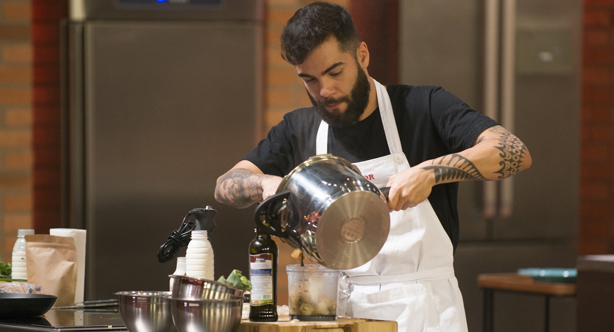Heitor cozinha no MasterChef 2020