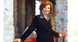 Glória Menezes como Marta Toledo na novela Torre de Babel