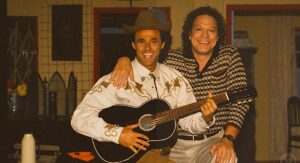Oscar Magrini e Ernani Moraes como Johnny Percebe e Boneca