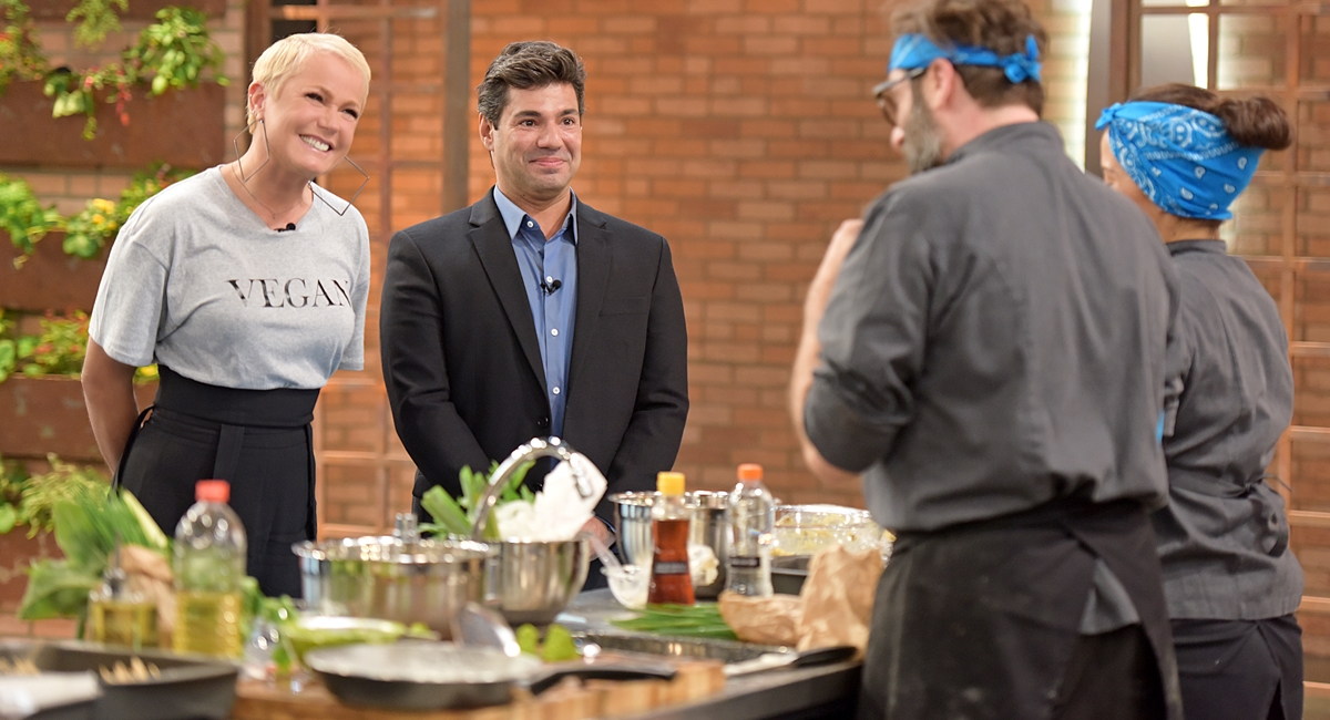 Xuxa participa de um episódio do Top Chef