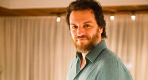Rodrigo Lombardi como Caio na novela A força do querer