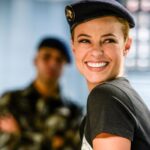 Paolla Oliveira como Jeiza na novela A força do querer.