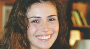 Giovanna Antonelli como Capitu na novela Laços de família