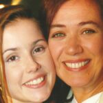Deborah Secco e Lilia Cabral como Iris e Ingrid na novela Laços de família