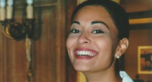 Juliana Paes como Rita na novela Laços de família