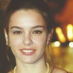 Regianne Alves como Clara na novela Laços de família